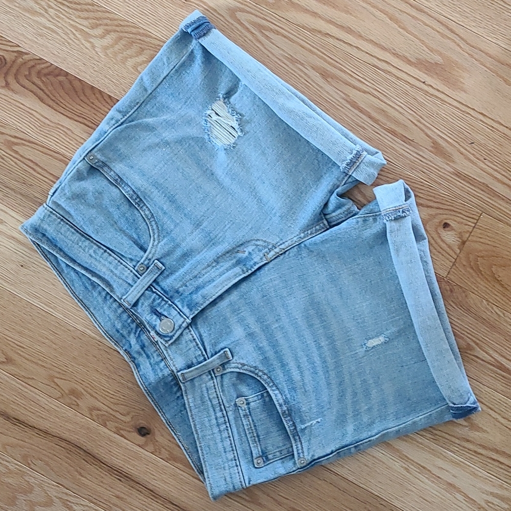Levi's Distressed Midrise Denim Shorts  Size 30W. Lt Wash w/Stretch *Like New*